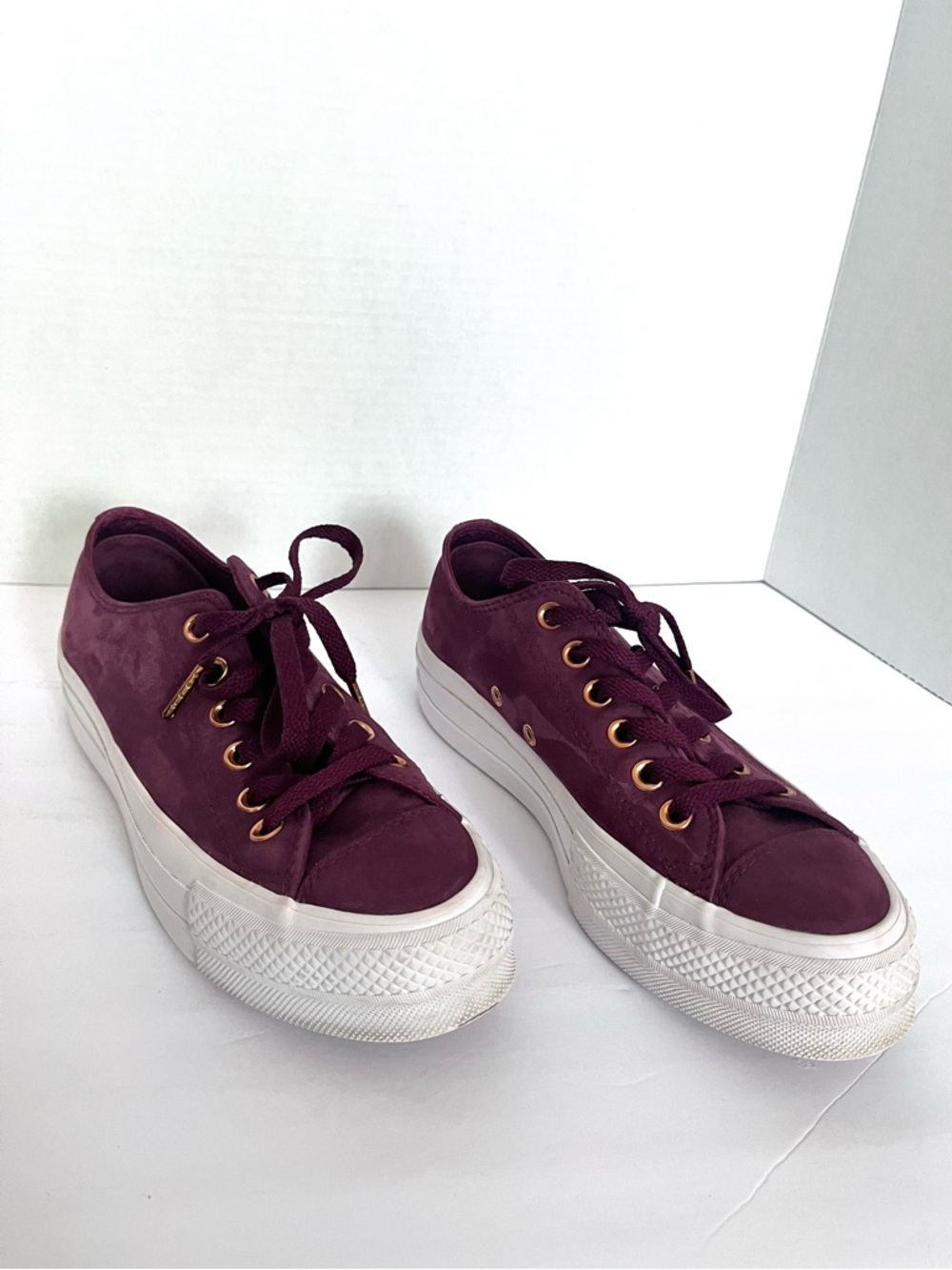 Converse Chuck Taylor Low Suede Platforms - Picture 5 of 11